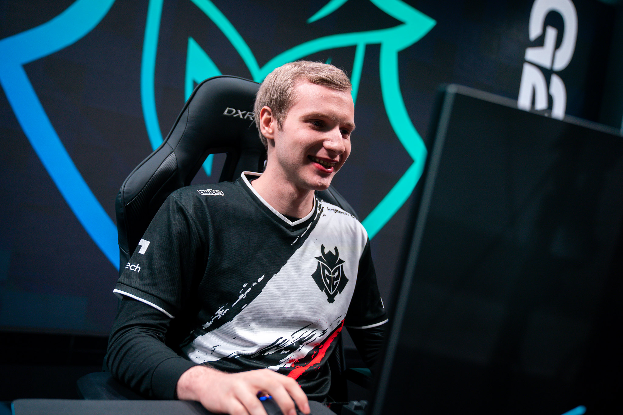 CLG力克IG,Jankos拿下关键大龙顶尖较量小组赛,点燃全场激情 CLG力克IG,Jankos拿下关键大龙顶尖较量小组赛,点燃全场激情