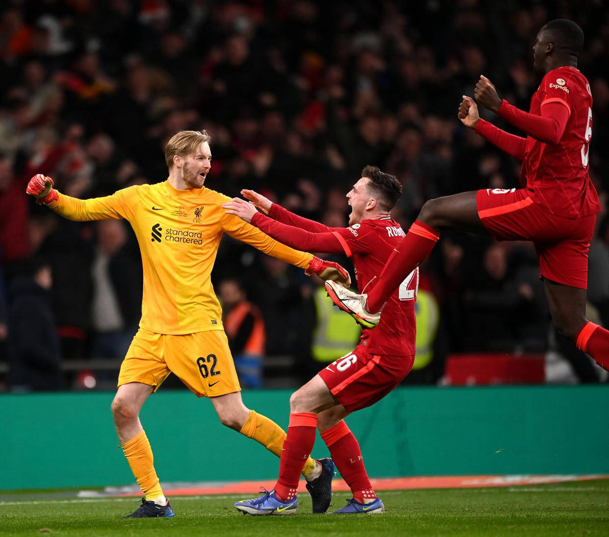 巴萨再度战胜皇马,梅西成为焦点 巴萨再度战胜皇马,梅西成为焦点