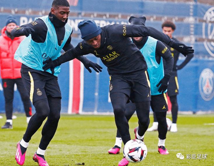 关于兰斯主场平局，保持不败记录依旧的信息