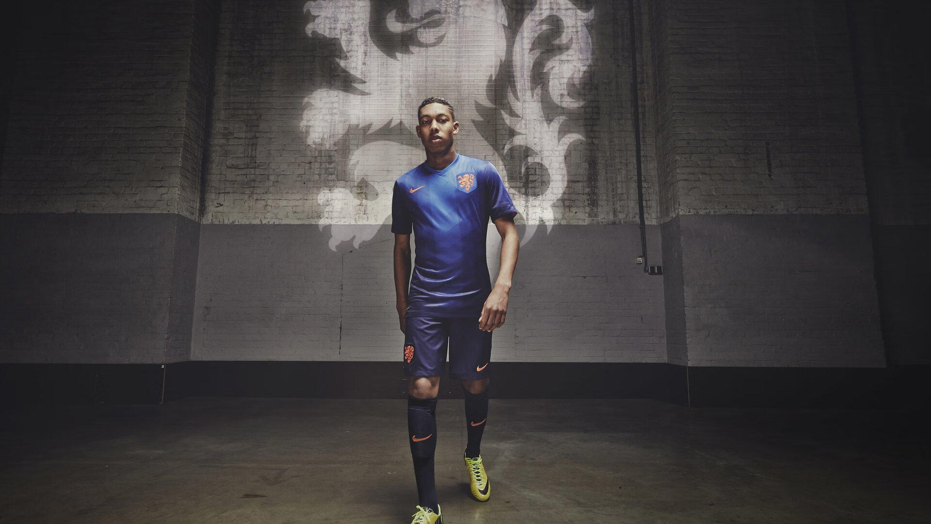 富安健洋,奥地利斩落曼联的关键先生