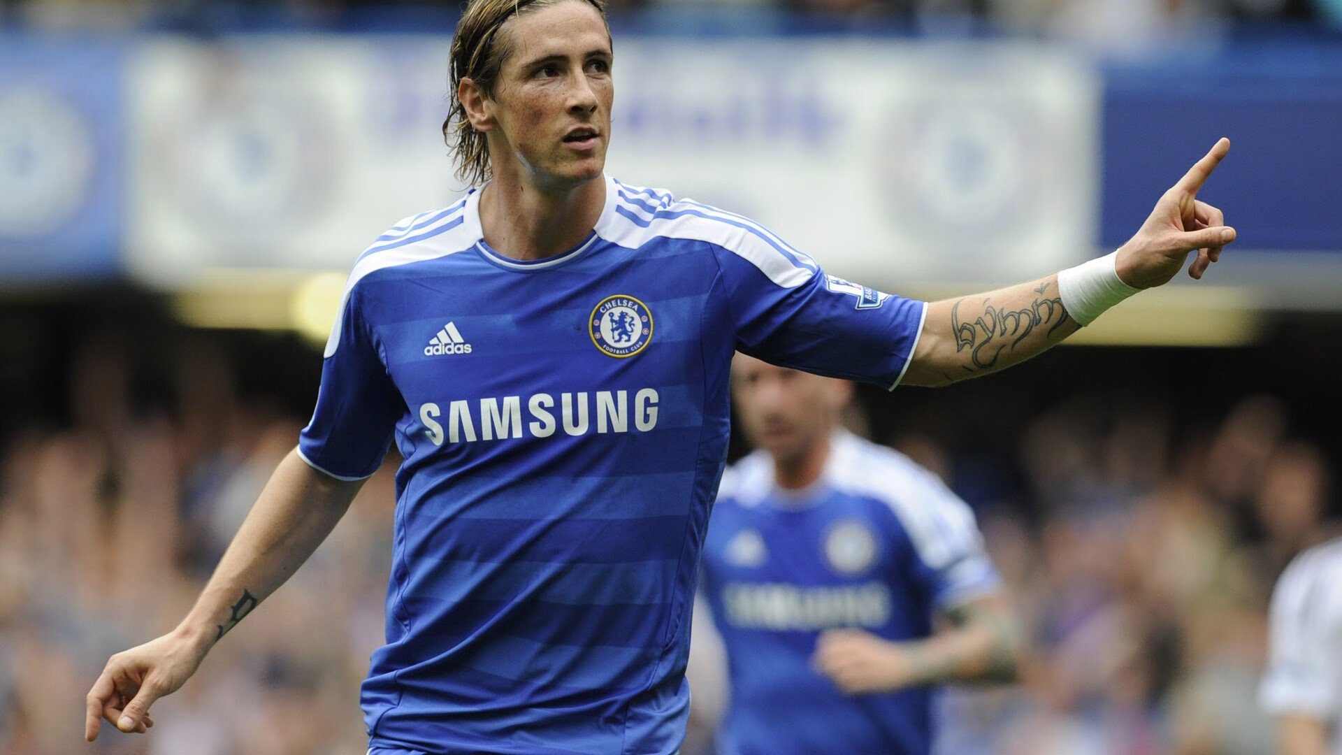 年度焦点之战之夜,爱德华兹高光表现照亮赛场